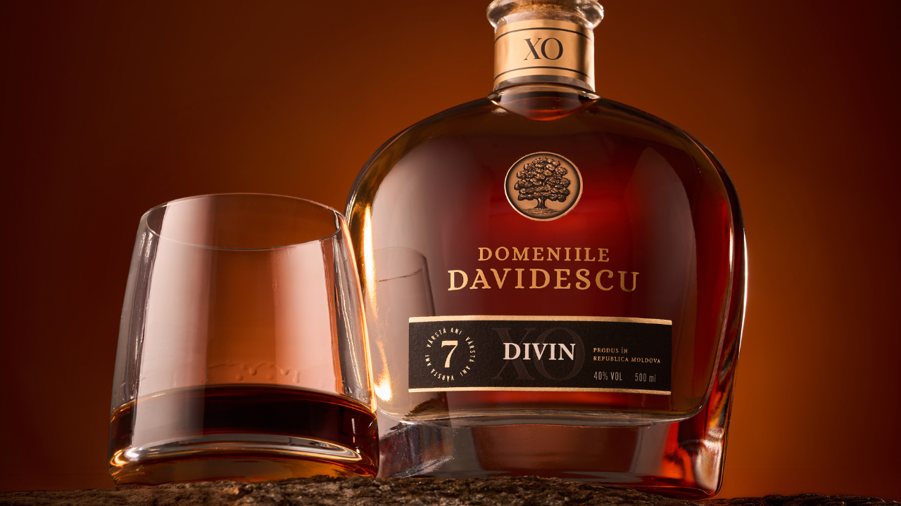 Divin pe un butuc de stejar